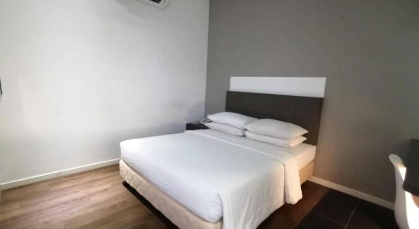 The Ardens Hotel - Austin Johor Bahru Esterno foto