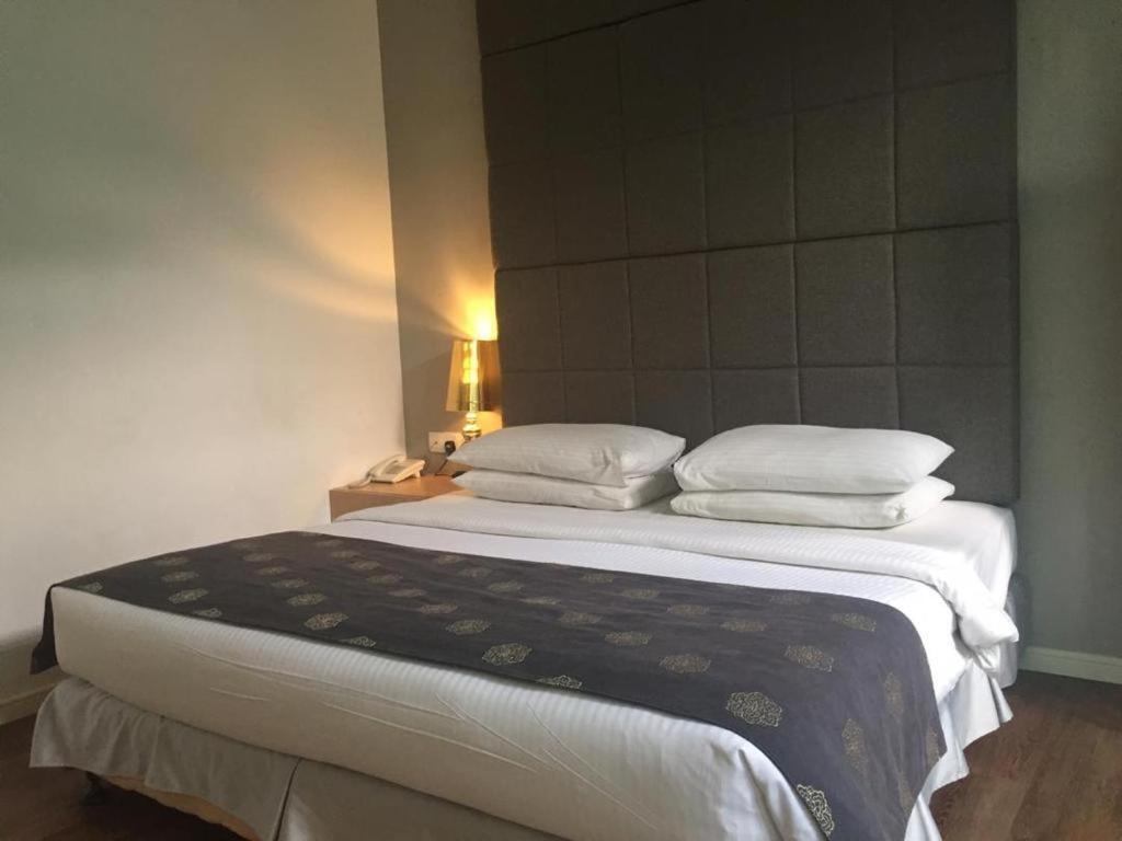The Ardens Hotel - Austin Johor Bahru Esterno foto